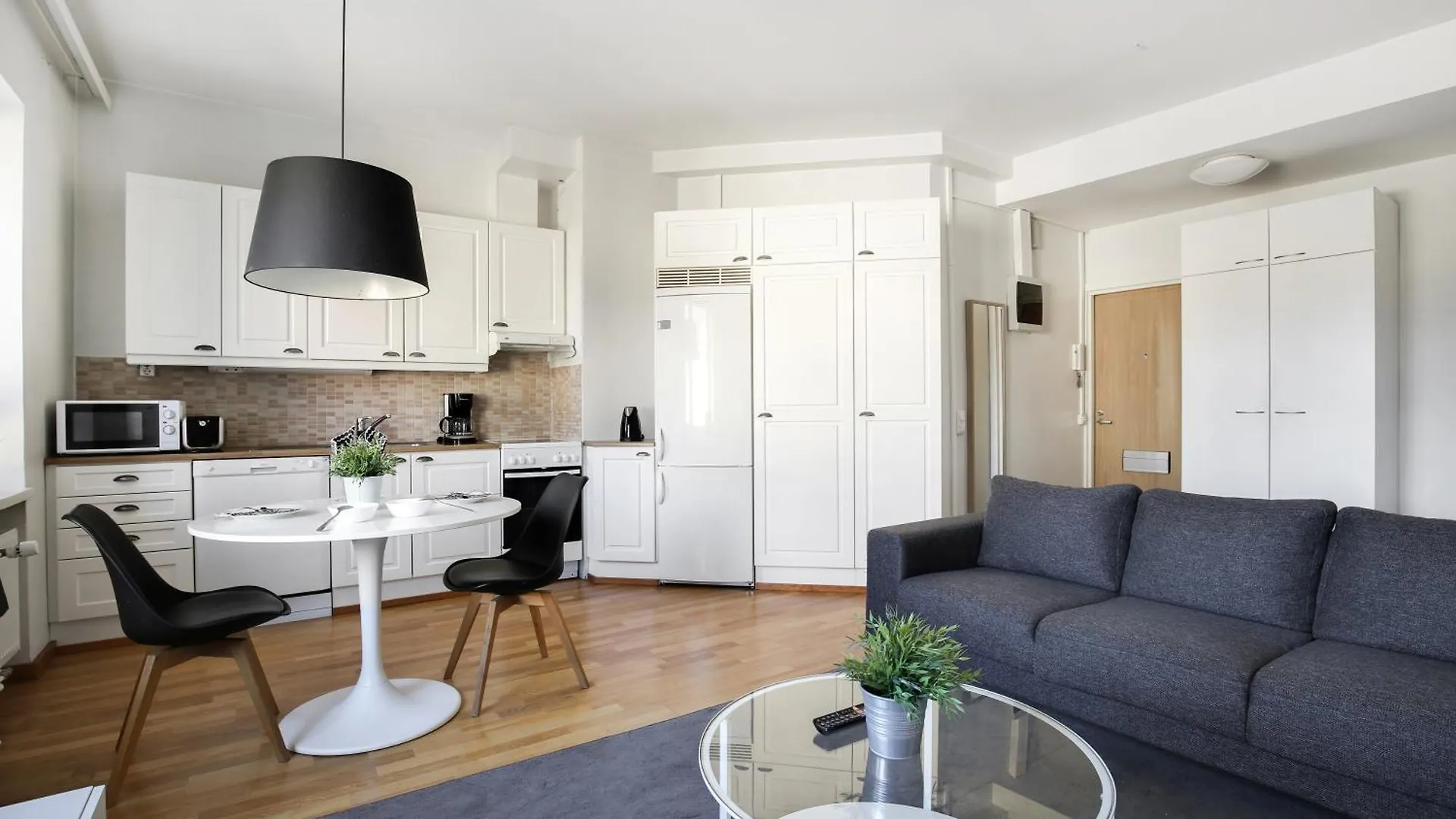 Kotimaailma Apartments Kamppi - Spacious 1Br In The City Center Helsínquia