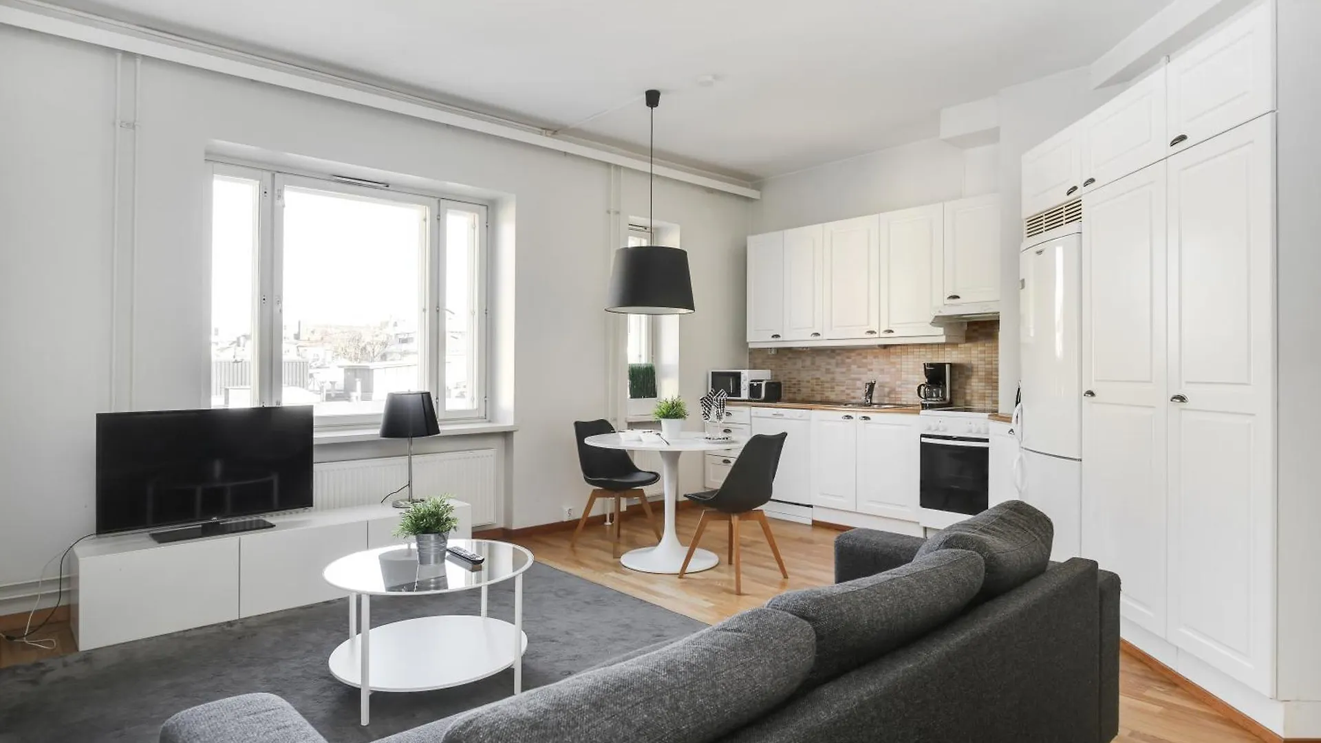 Kotimaailma Apartments Kamppi - Spacious 1Br In The City Center Helsínquia